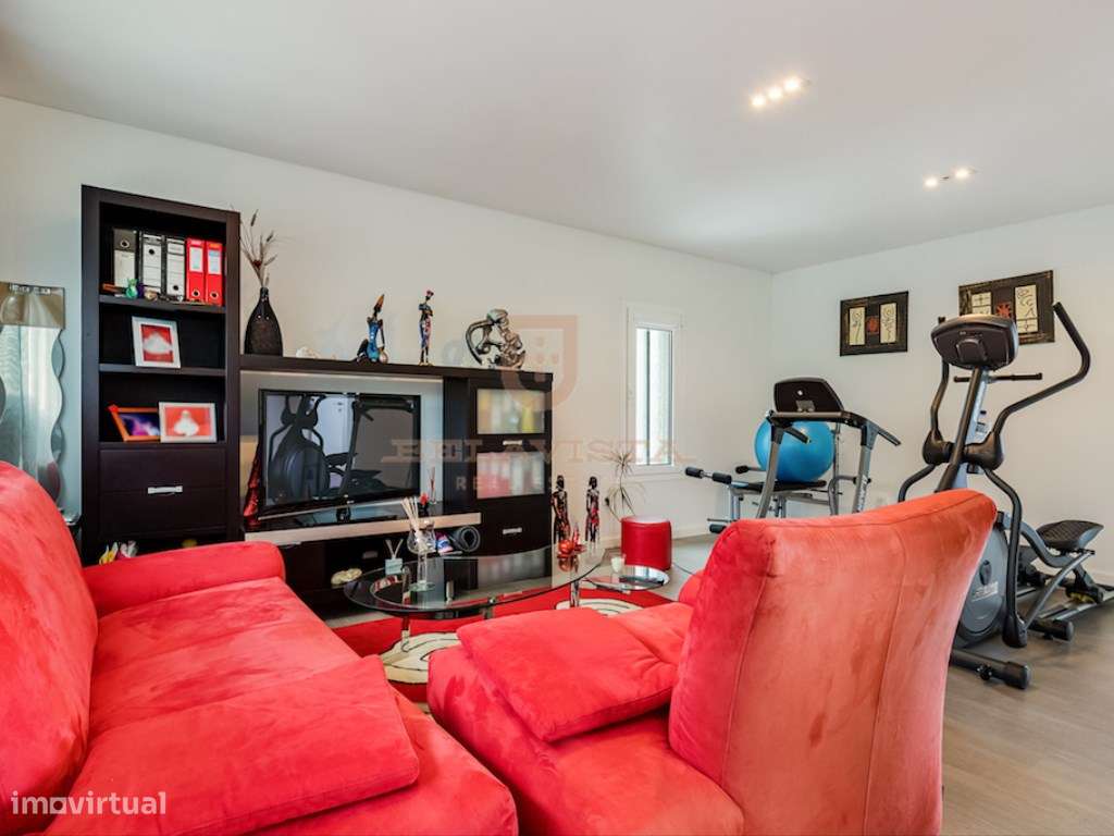 Moradia T4 com piscina aquecida e furo - Leiria - Pousos-23