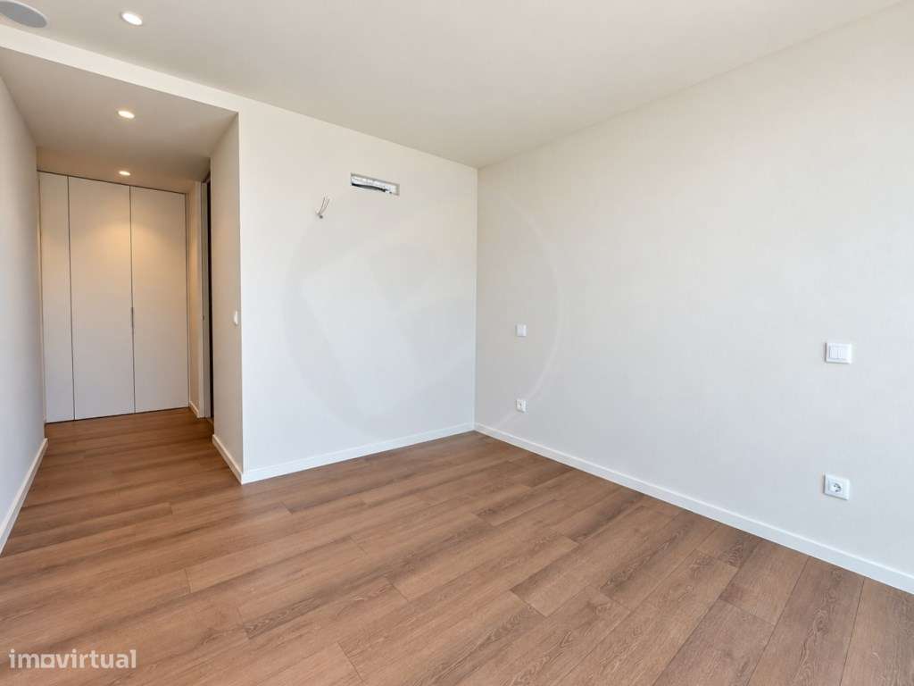 Moradia T3+1 de Luxo com Piscina-13