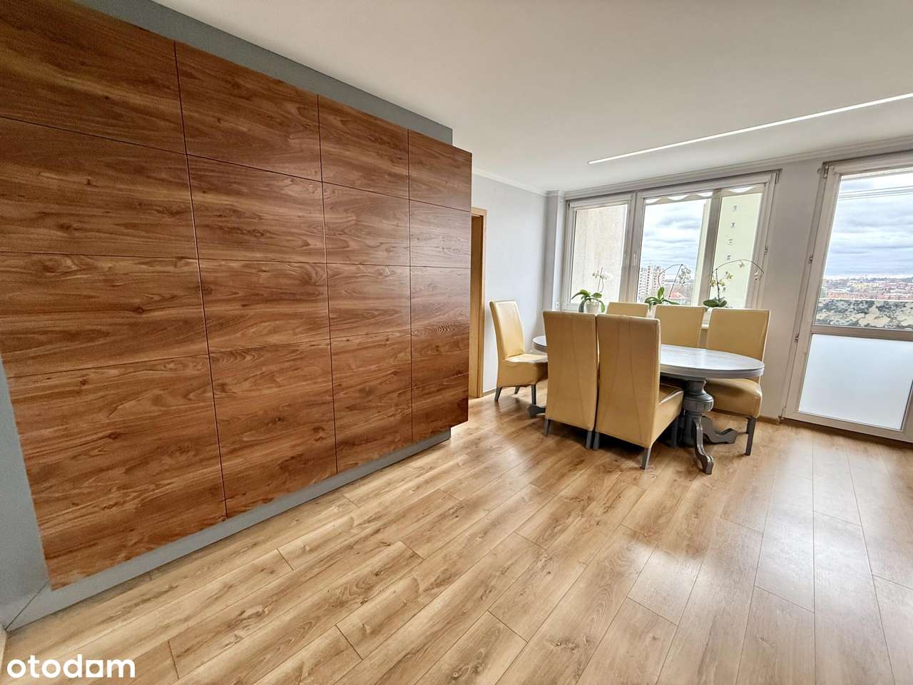 Duże mieszkanie przy ul. Koszyka na sprzedaż-4