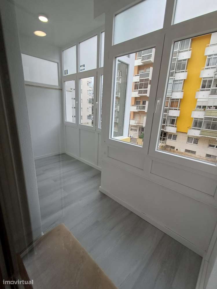 Apartamento T2 renovado, com arrecadação e a 2 km da praia-19