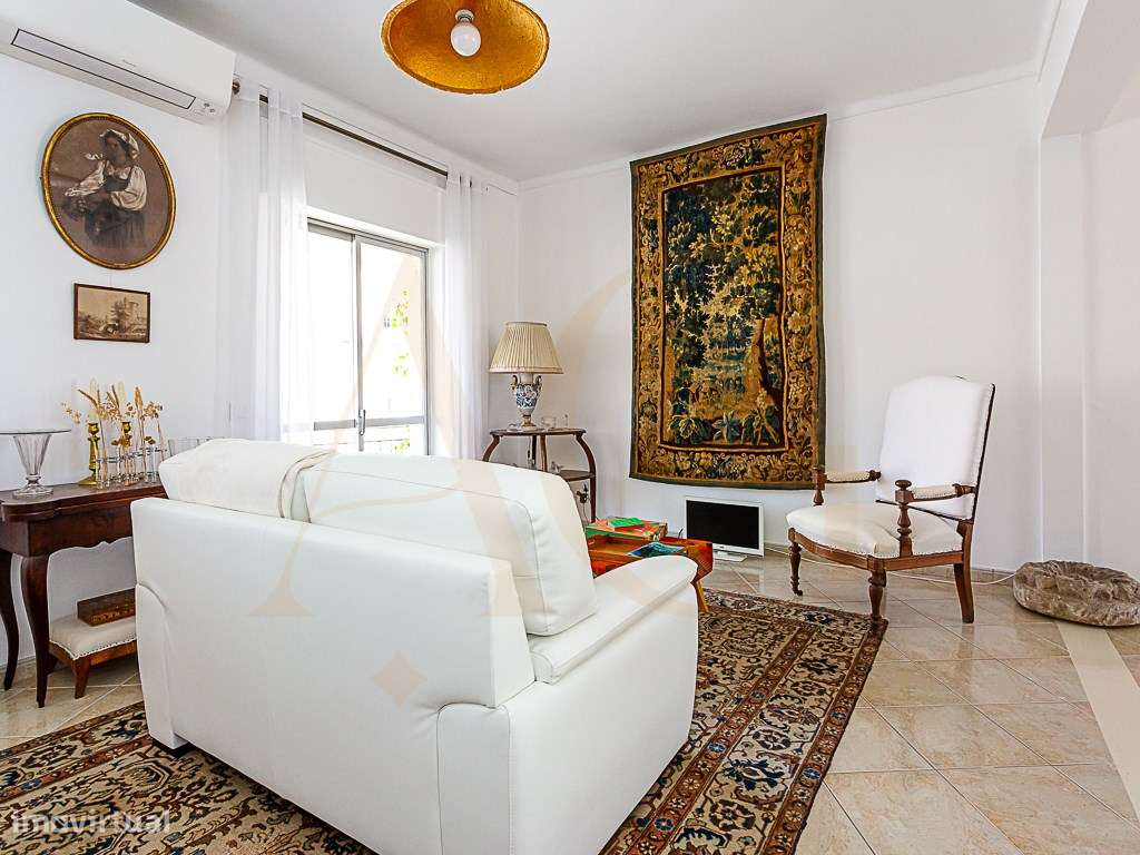 Moradia com Garagem, Piscina, Jardim e amplos Terraços, para venda ...-9