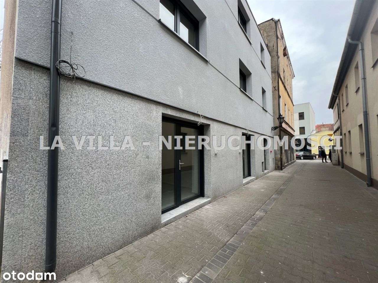 Kamienca (2 mieszkania i 2 lokale) Centrum