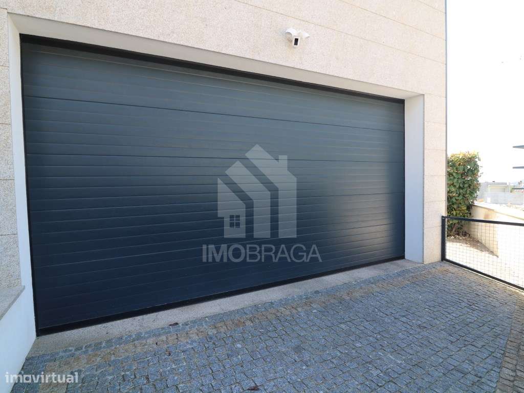 Venda Moradia Geminada T3, em Esporões, Braga-47