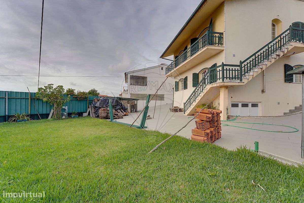 Moradia T5 com eficiência energética e vistas desafogadas em Assequins-33