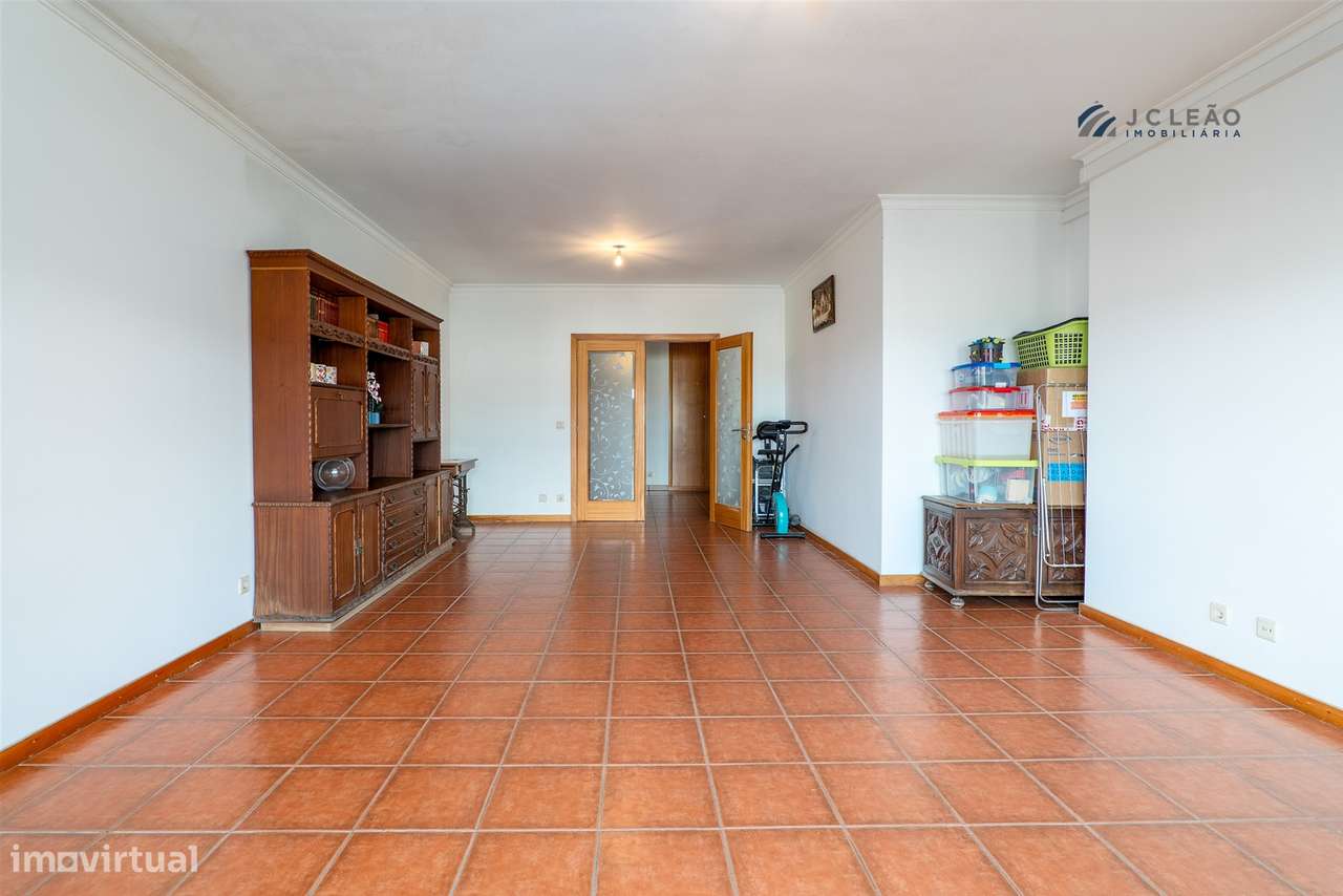 T3 com Excelente Exposição Solar no Coração de Paredes-14