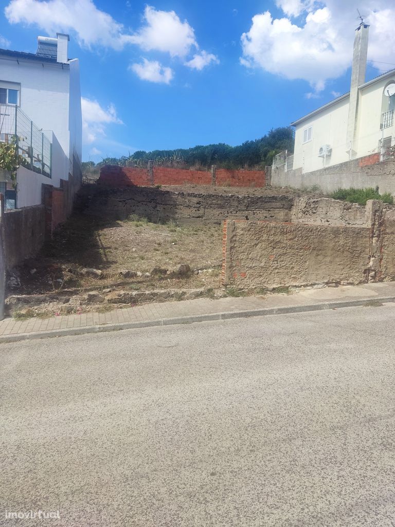 Terreno urbano Sete casas Loures