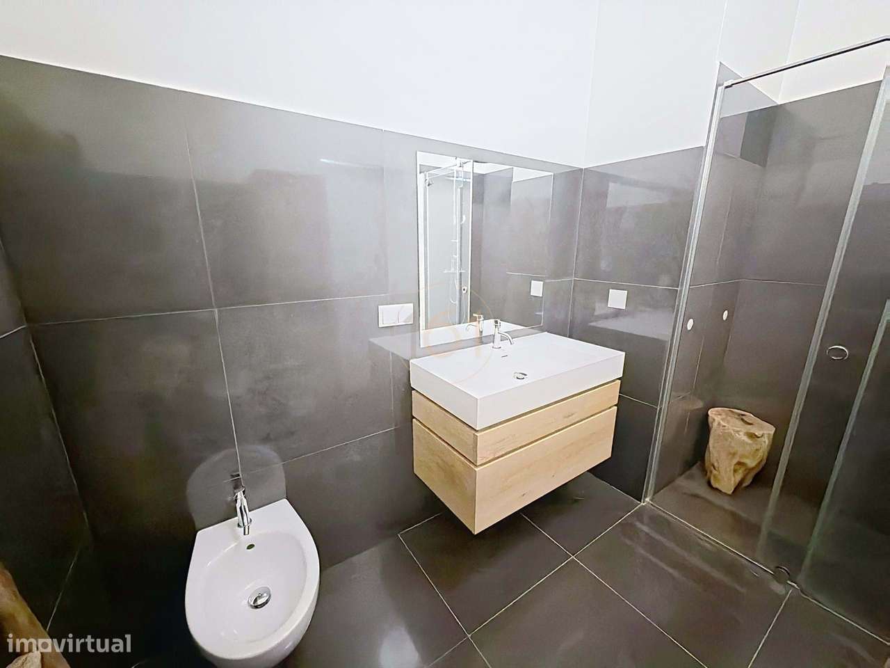 Apartamento T4 Duplex com Terraço e 4 Lugares de Garagem, com Possibil-20