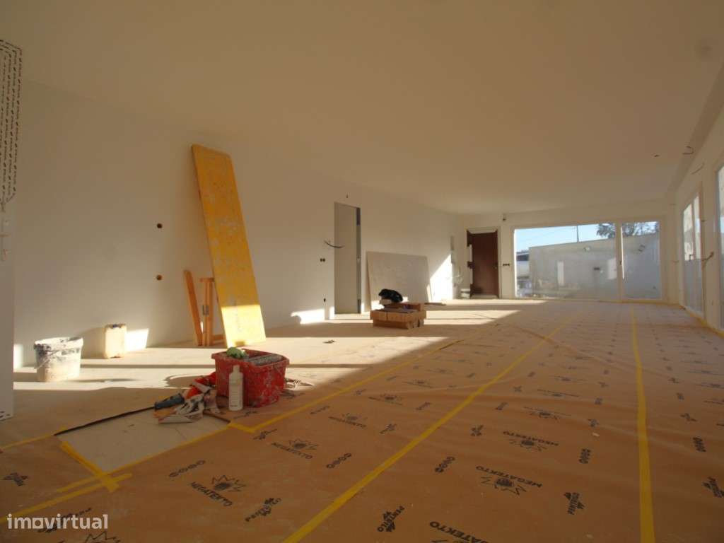 Moradia contemporânea, individual de r/c, numa zona sossegada de mo... - Grande imagem: 4/34