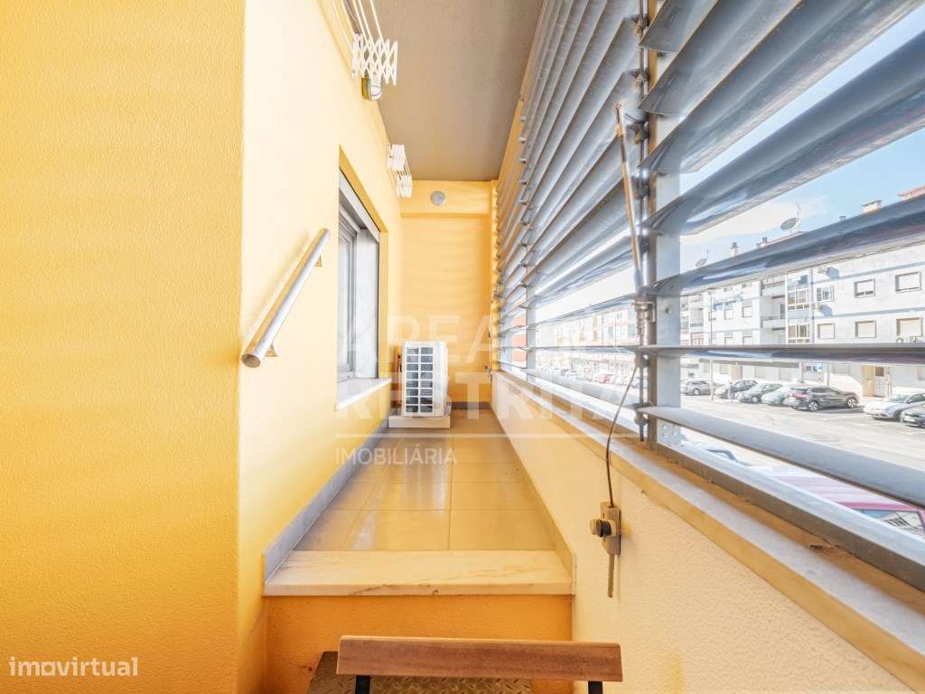 Apartamento T2 com Parqueamento, Arrecadação e Varanda com Churrasq... - Grande imagem: 2/60