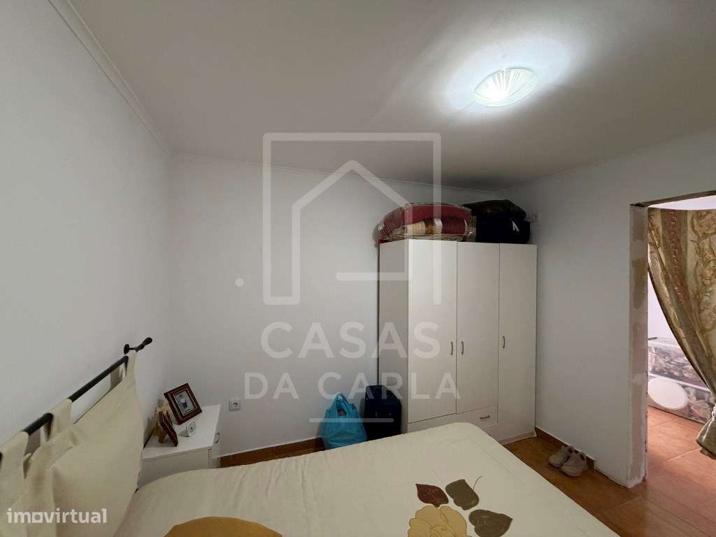 Moradia T2 remodelada com quintal em Alfundão-6