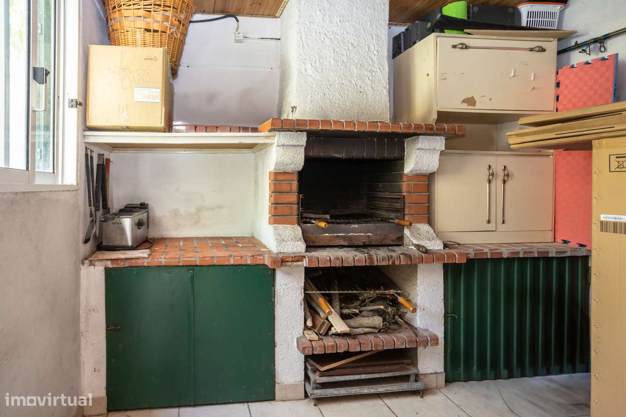 Moradia Geminada com Jardim, Cave e Garagem.-45