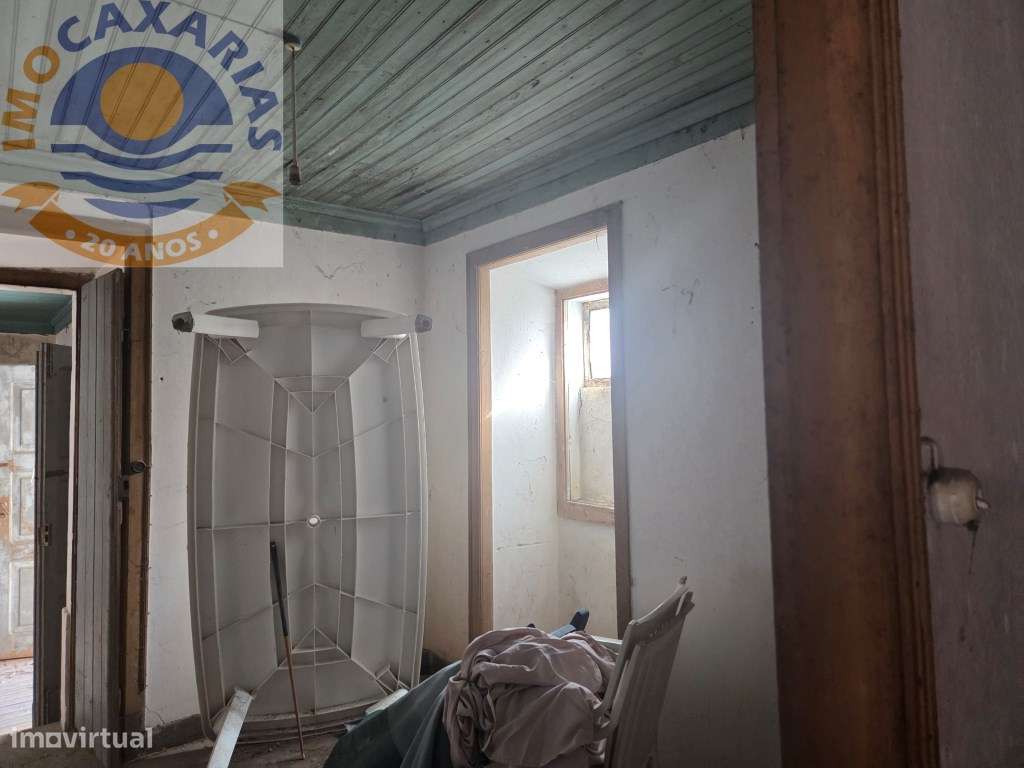 Moradia Rústica com Pátio e Anexos para Recuperar - Urqueira, Ourém - Grande imagem: 4/44