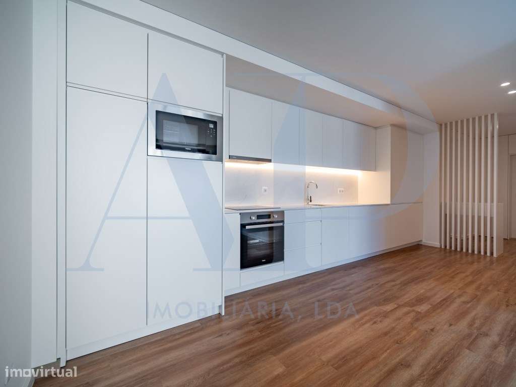 Apartamento T3 na Av. Londres com Garagem-4