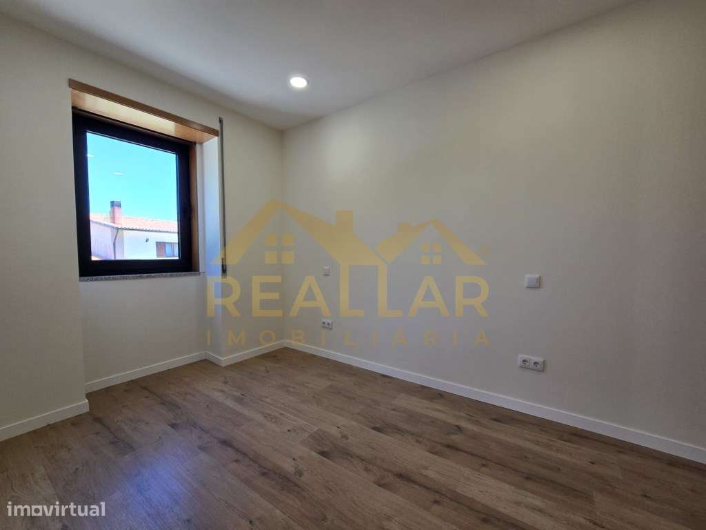 Moradia Totalmente Remodelada com Dois Apartamentos em Beiriz - Opo... - Grande imagem: 5/24