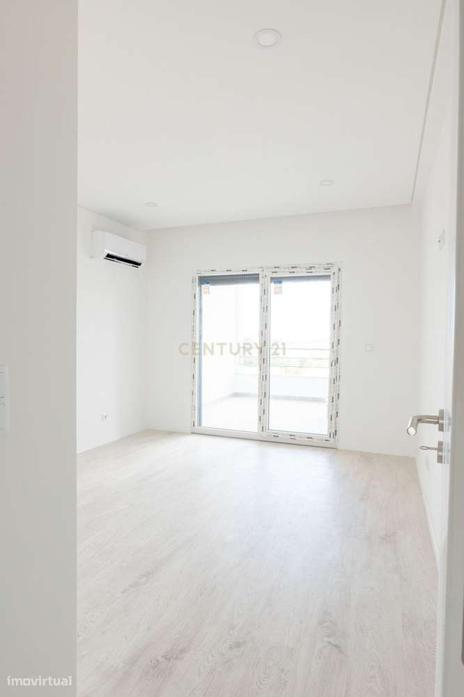 T2 e T3 COM TERRAÇOS, CHURRASQUEIRA  E JARDIM EM CONDOMINIO PRIVADO-22