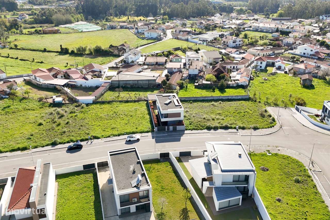 Excelente moradia moderna, local recatado com piscina-5