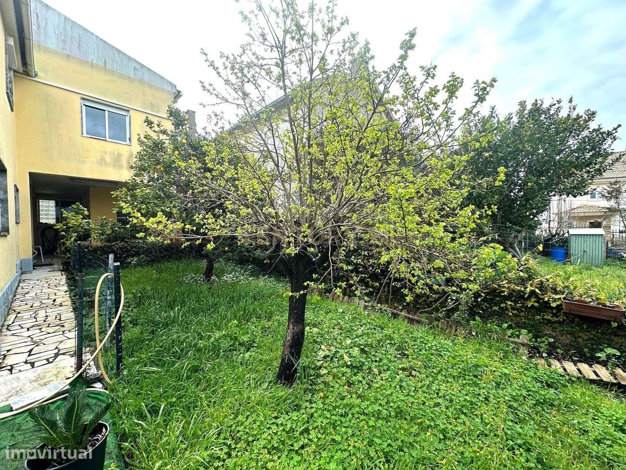 CAPARIDE-Moradia com 3 apartamentos independentes-3