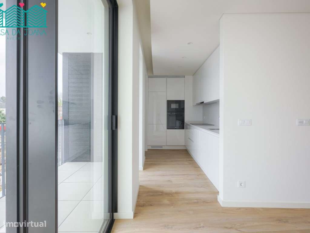 Apartamento T2 com Lugar de Garagem em Esgueira-16