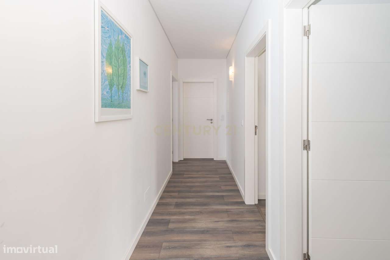 Moradia Isolada T4 de Prestígio – Bairro de São João, Sobreda-41