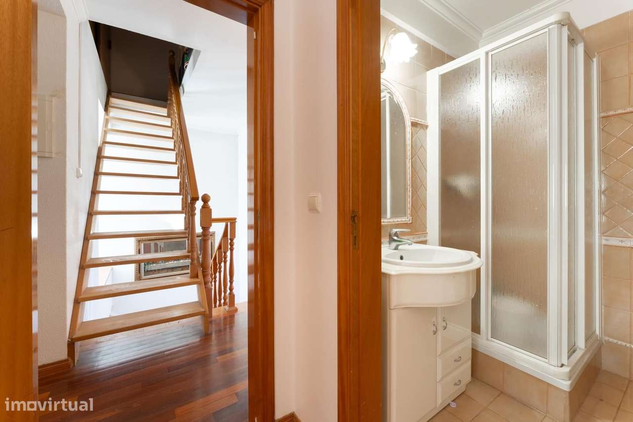 Moradia Geminada T5 + 2 com estacionamento, Alcabideche, Cascais-22