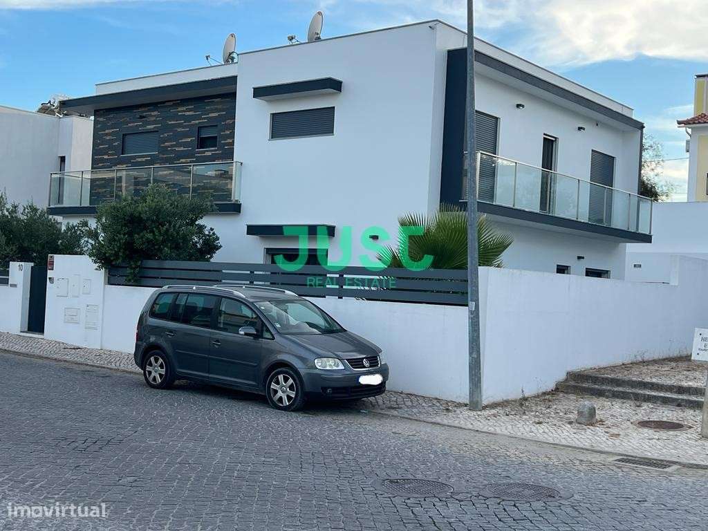 Moradia isolada T5 e garagem na Quinta de Santa Maria - Grande imagem: 5/53