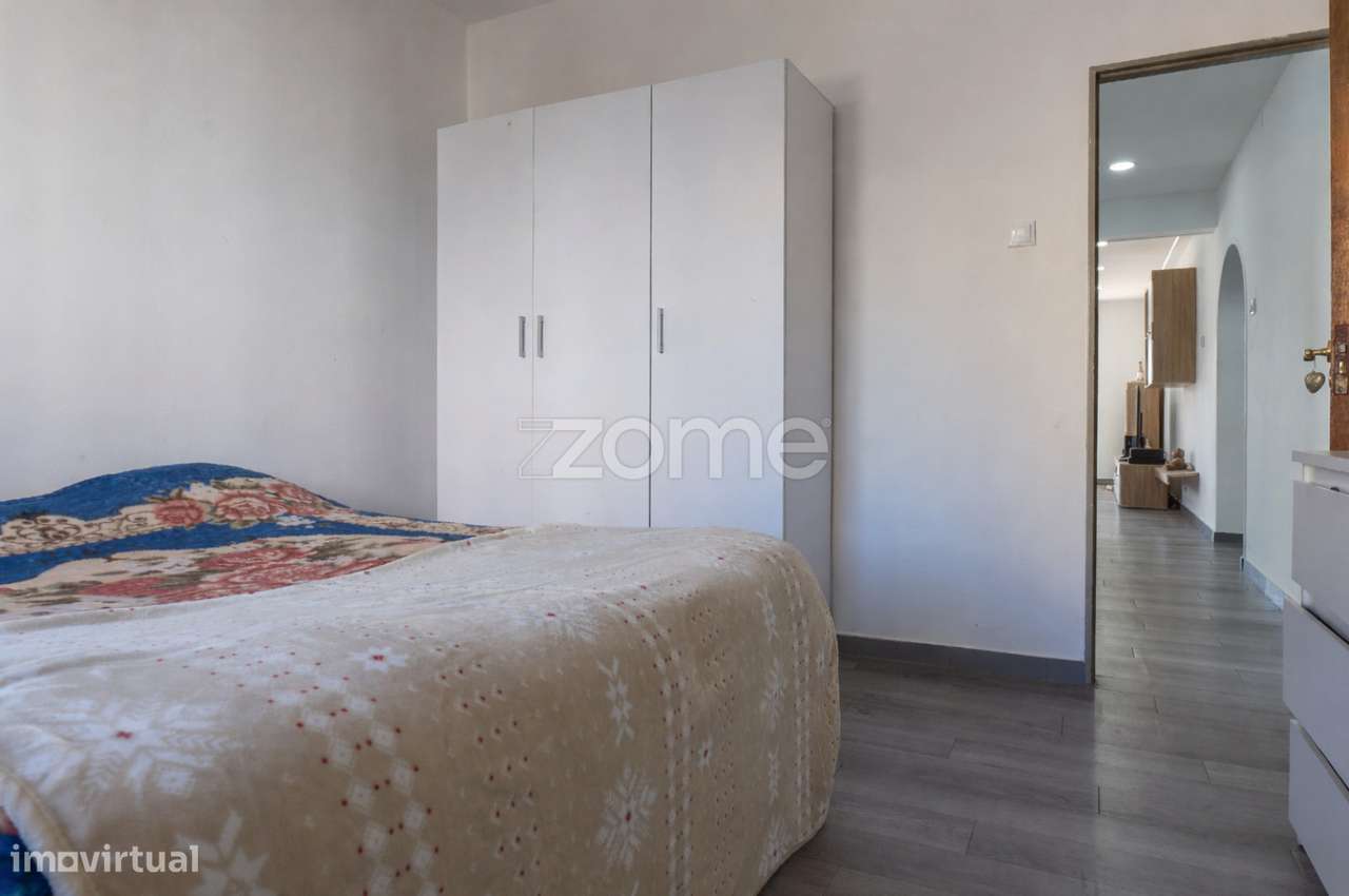 Vende-se apartamento T1 Remodelado, Monte Abraão-16