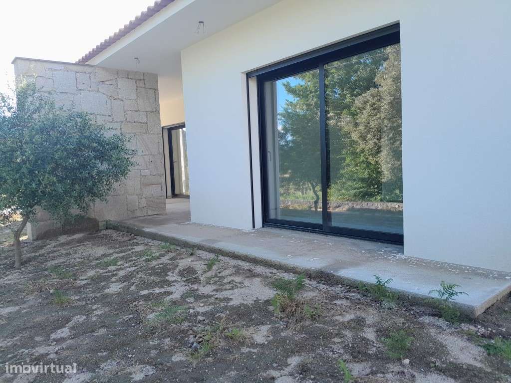 Moradia V3 em fase de acabamentos - Grande imagem: 5/16