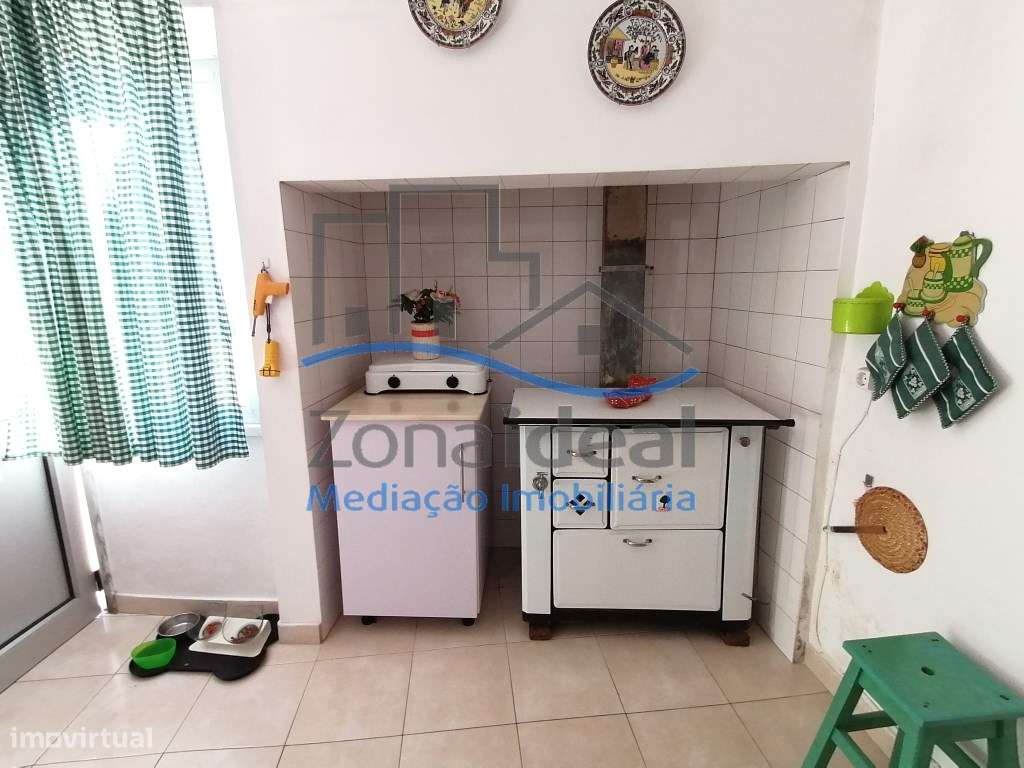 Moradia com dois pisos e logradouro, localizada em Alenquer-21