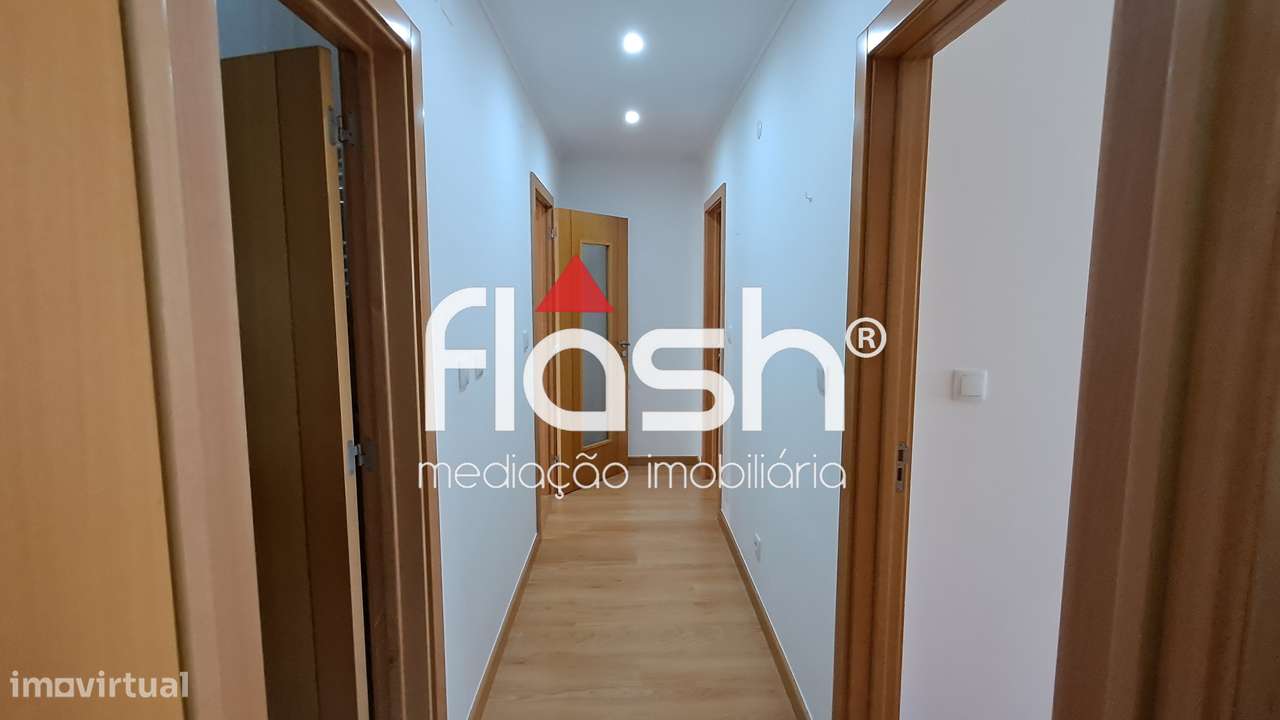 Apartamento T3 com 4 parqueamentos em Odivelas-27
