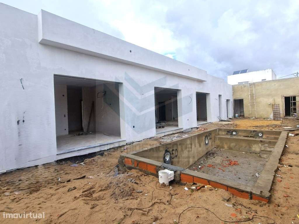 AZEITÃO | MORADIA TERREA | 3 SUITES | PISCINA | GARAGEM - Grande imagem: 2/11