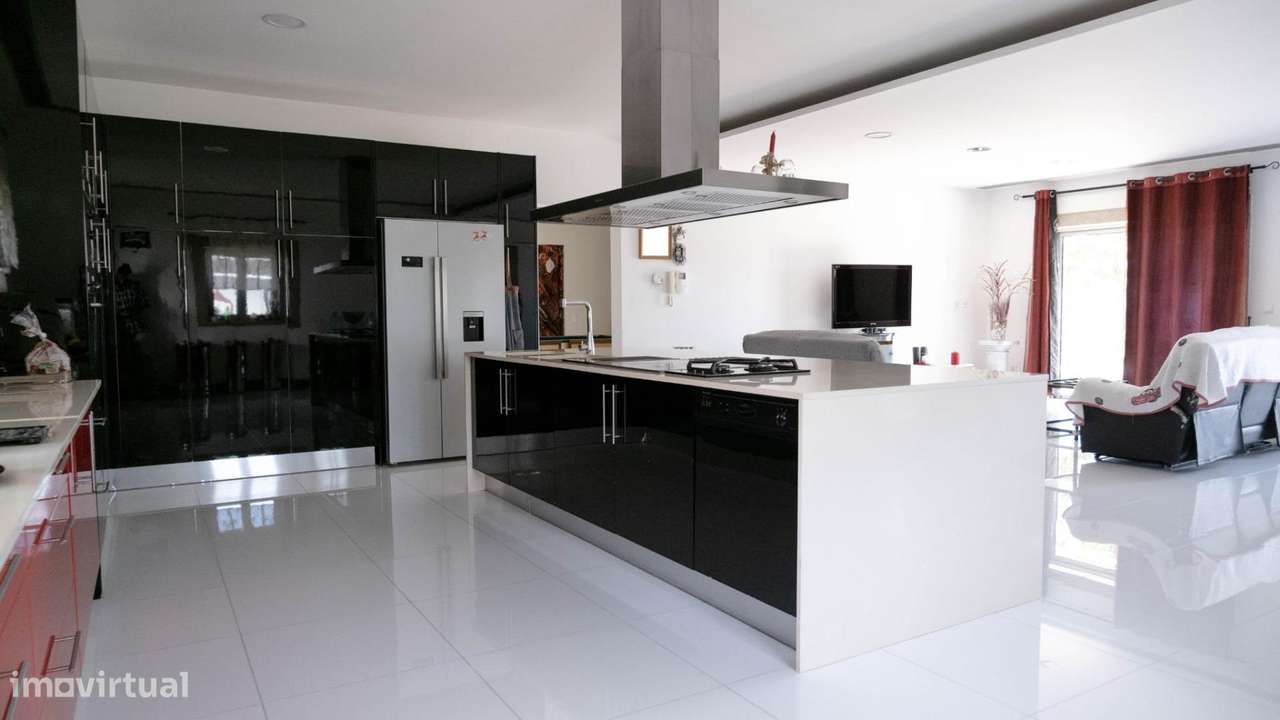 Moradia Térrea de 596m2 em Terreno de 10.000m2 | Paços de...-10