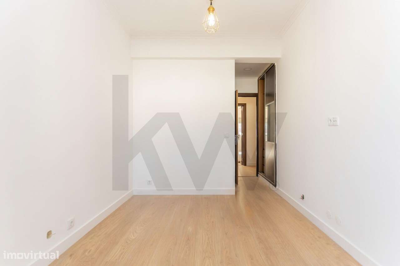 Apartamento T4 transformado em T3 totalmente remodelado na Cova da Pi-20