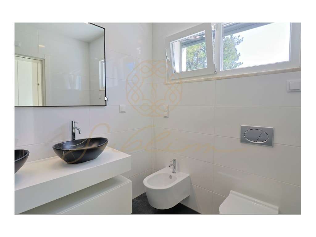 Moradia Nova com 4 Assoalhadas, Garagem Box e Piscina!-40