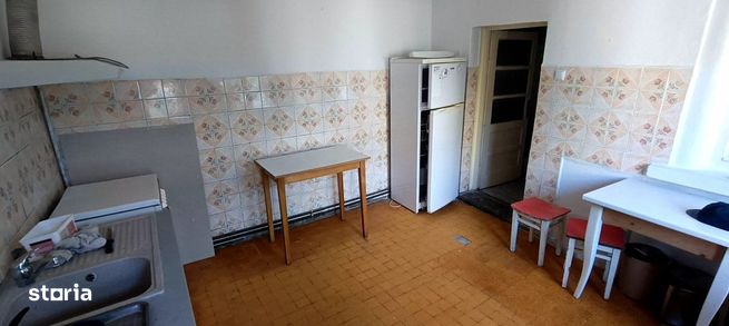 Casa sanatoasa in centrul localitatii Cristian-8