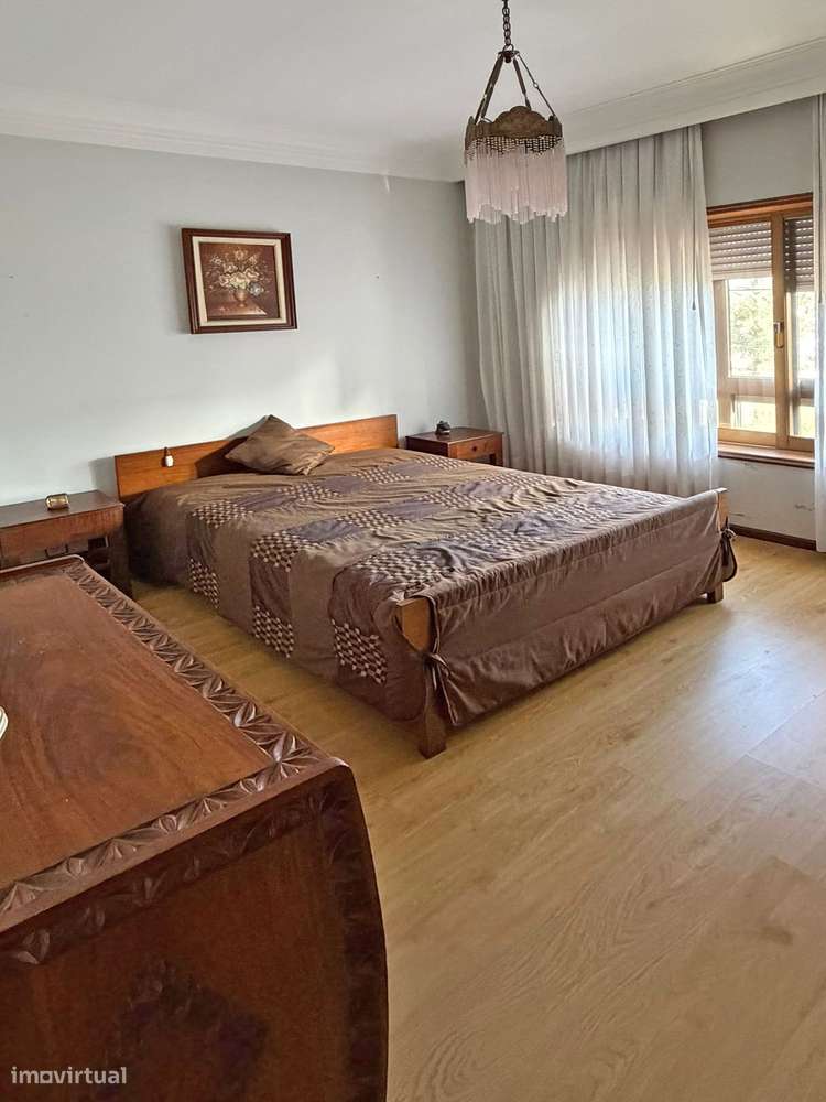 Moradia T4 de três frentes em Baguim do Monte - Exclusivo-22