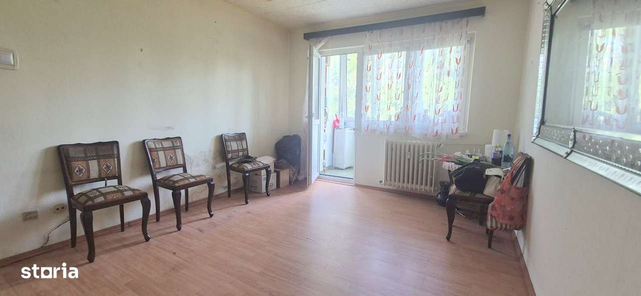 Apartament 4 camere | Etaj 2/4 | Bloc anvelopat | Zonă verde - Imagine principală: 2/7