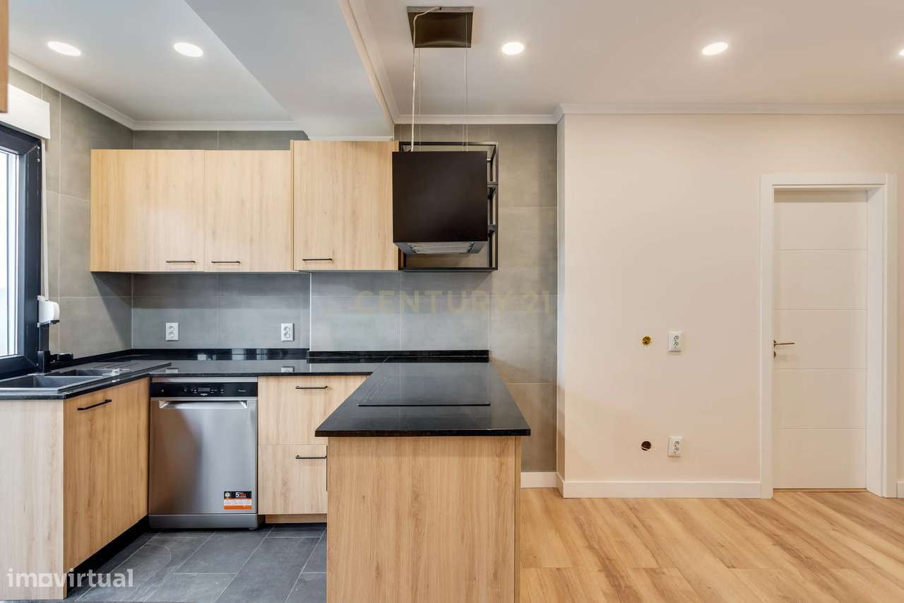 A casa mais linda com jardim em Paço de Arcos!! - Grande imagem: 2/23