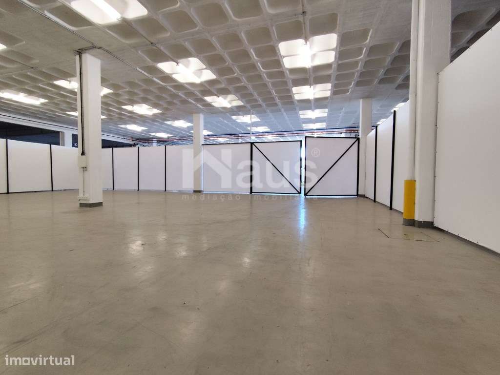 Armazém com área de 250m2 - Grande imagem: 2/5