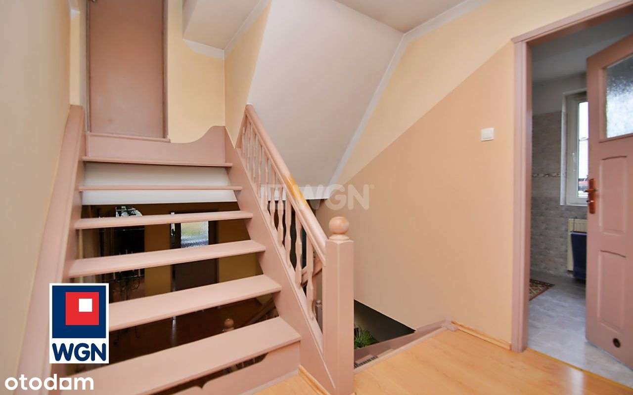 Atrakcyjny dom w cichej okolicy-16