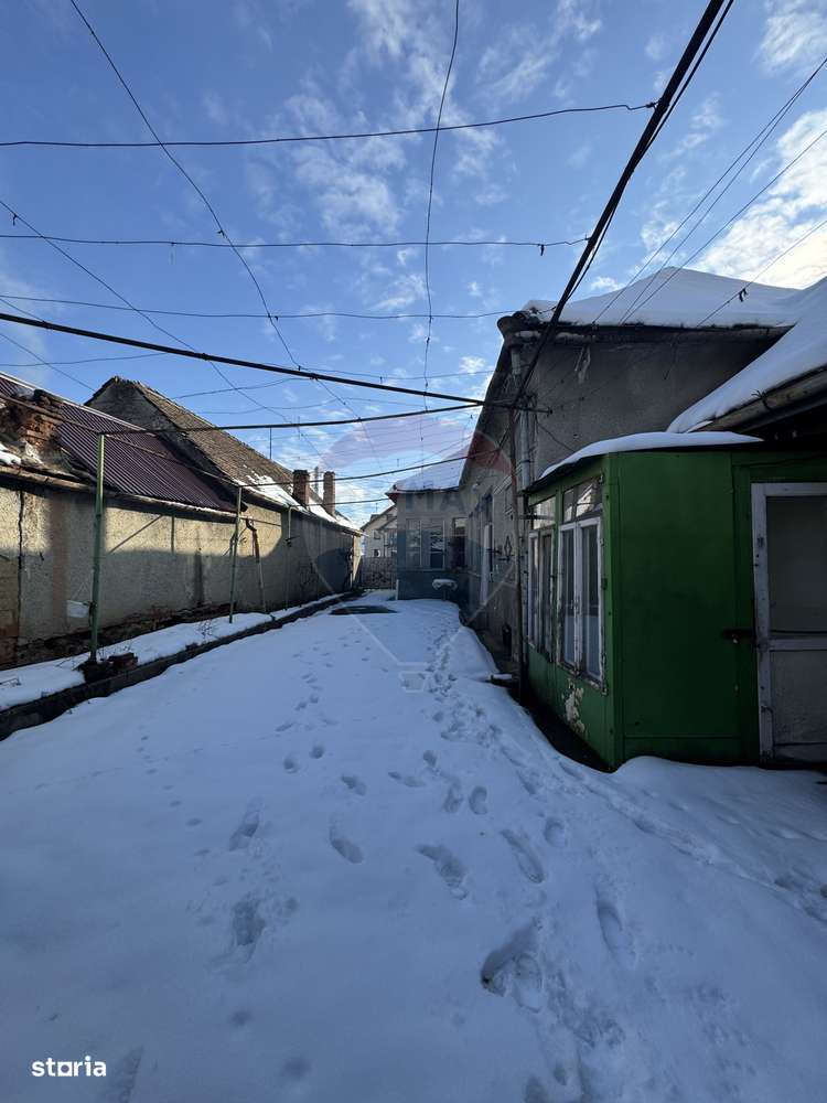 Casă pe str. Avram Iancu în Dumbrăveni-1