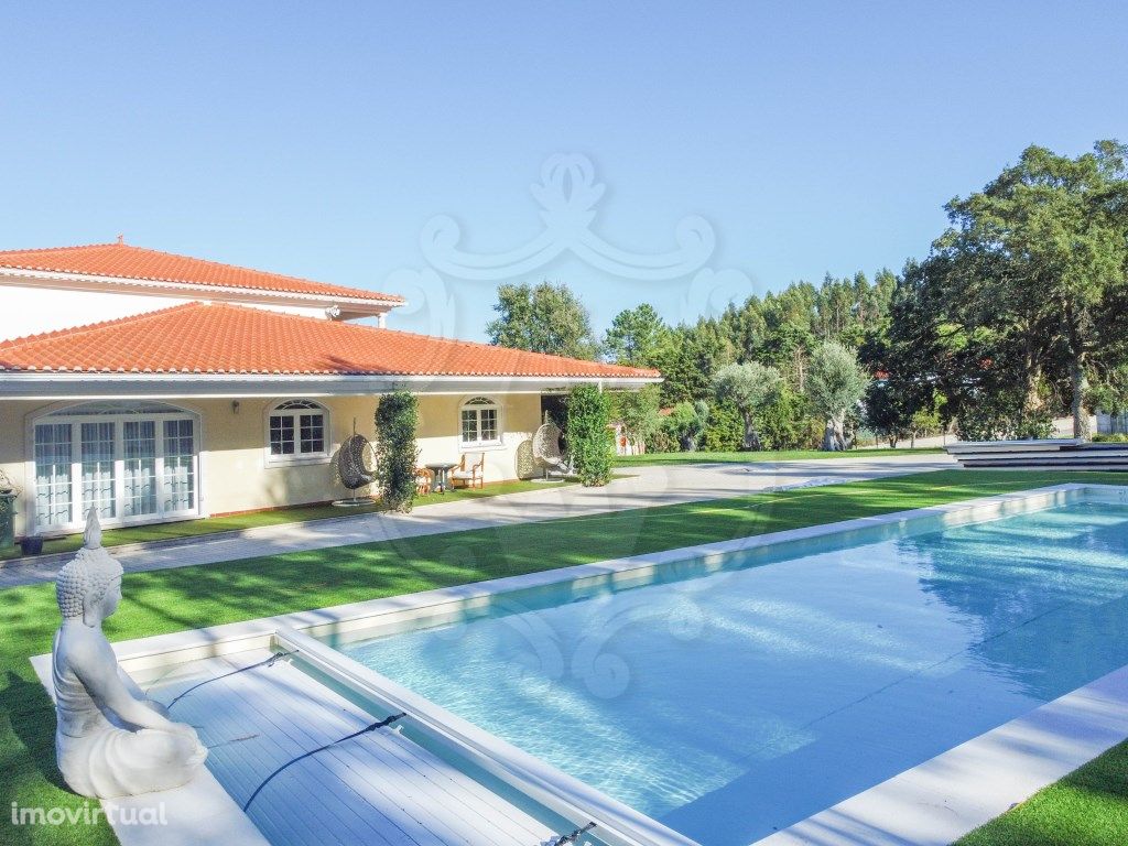 Moradia T5 com piscina, lote com 4.750m2