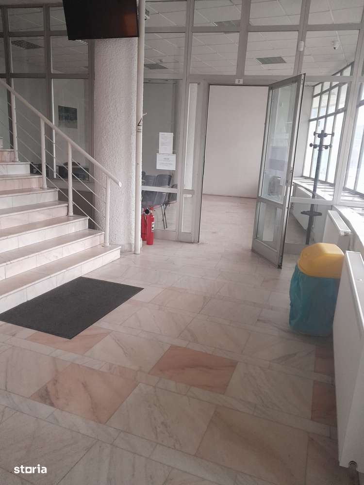 inchiriez spatii comerciale - Imagine principală: 4/8