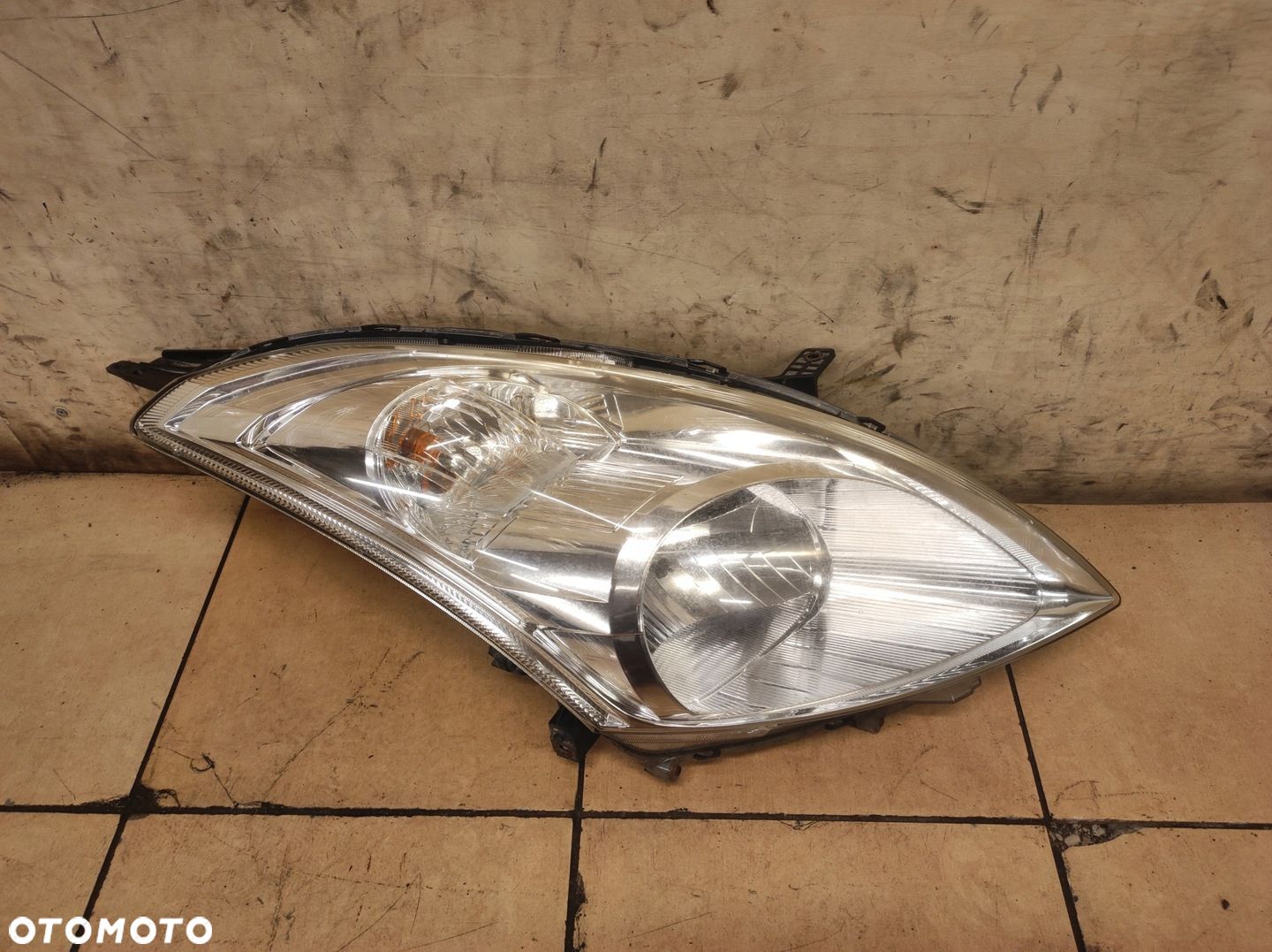 Lampa reflektor prawy przód Swift MK7 EU - 1