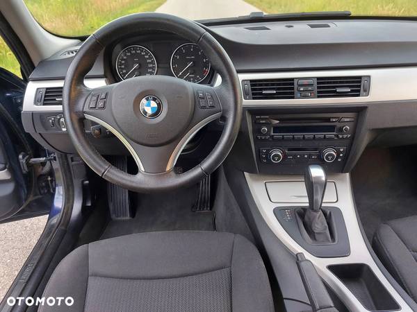 BMW Seria 3 320i Touring Edition Exclusive - 24