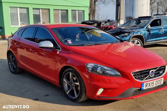 dezmembrez Volvo V40 R-design 2015, motor 1.6 D2 114cp cod motor D4162T  cutie de viteze manuala 6+1 trepte  jante r17 injector pompa turbo dezmembrari piese - 2