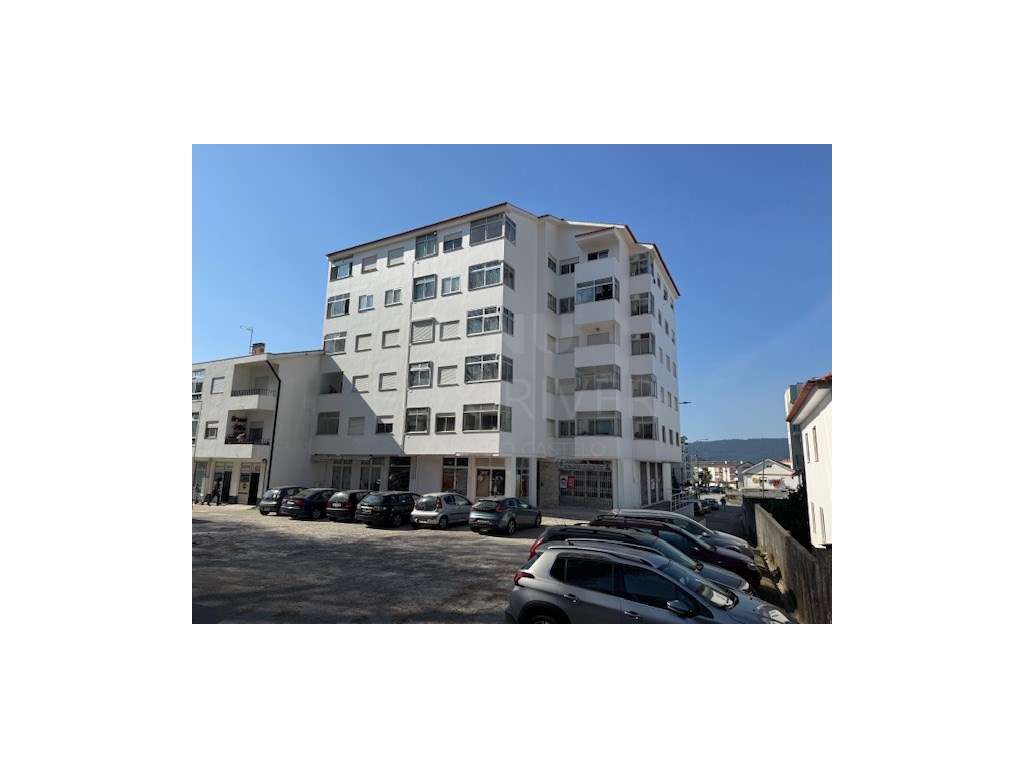 Apartamento T3 localizado na Avenida 1º de Maio, Darque - Grande imagem: 2/3