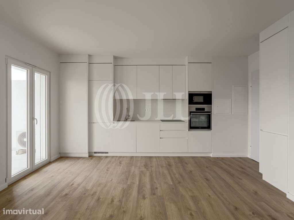 Apartamento T1, com varanda e estacionamento, no Barreiro-4