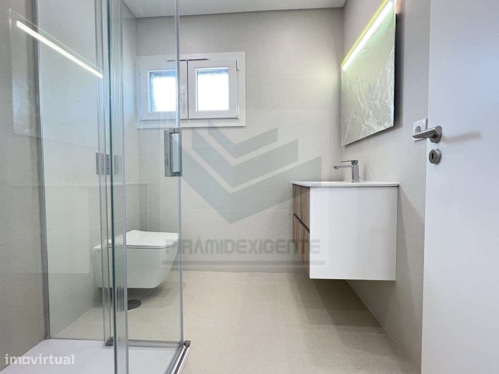 Moradia Isolada, Nova, 3 Suítes, Piscina, Garagem, AZEITÃO!-15