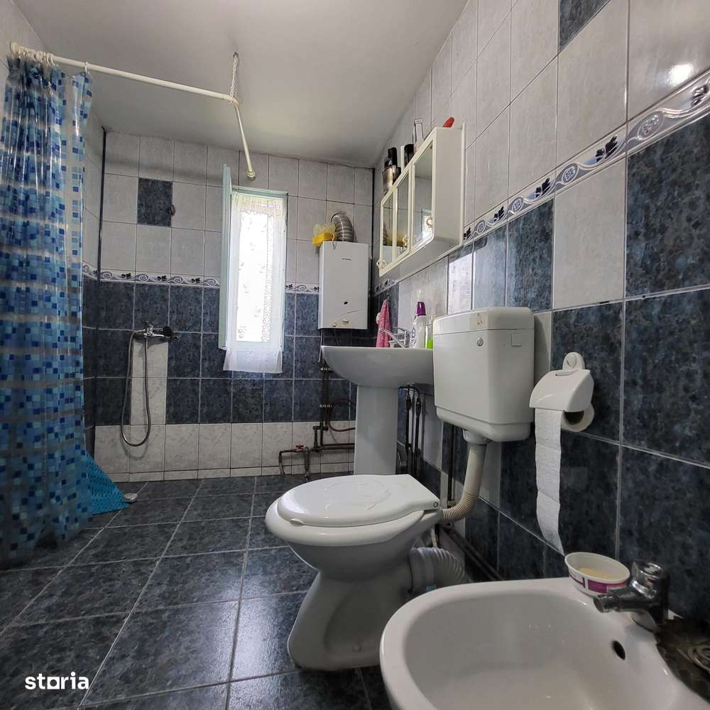 Casă cu 3 camere în Onești-4