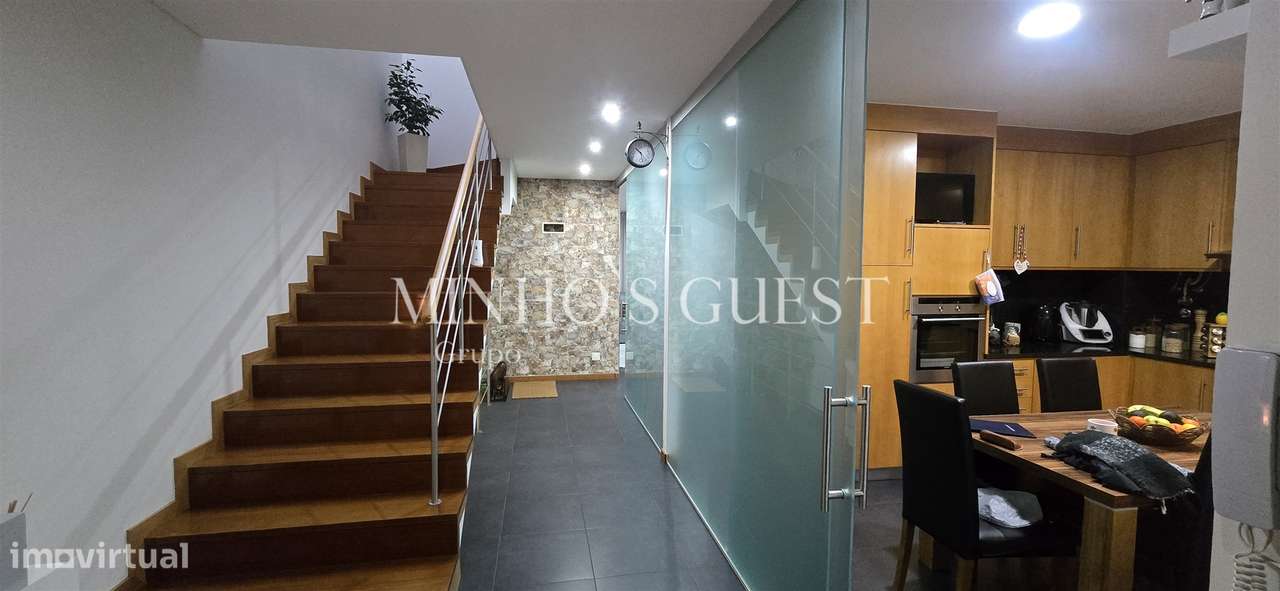 Moradia V3 c/ 1 Suite Closet, Mobilada e Equipada pronta a Habitar c/-16